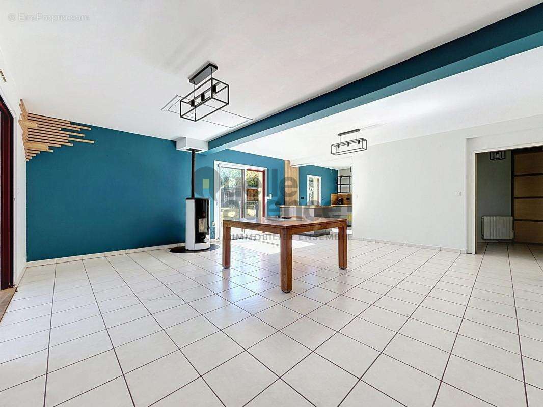 Maison 11 pièces de 230 m2 à Saint-Urbain - photo 4