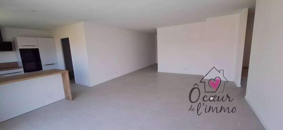 Maison à SAINT-MACAIRE-EN-MAUGES