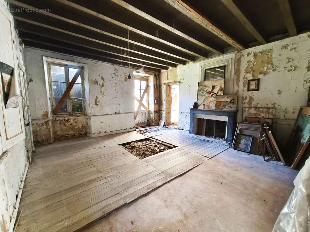 Maison à SAINT-CHRISTOLY-DE-BLAYE