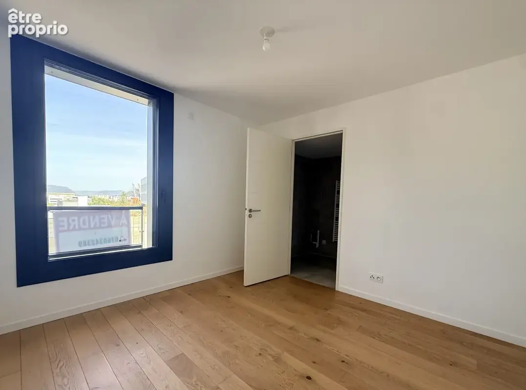HIDRI IMMO PLUS vous propose en Exclusivité un appartement - ascenseur, cellier et possibilité de parking - photo 3