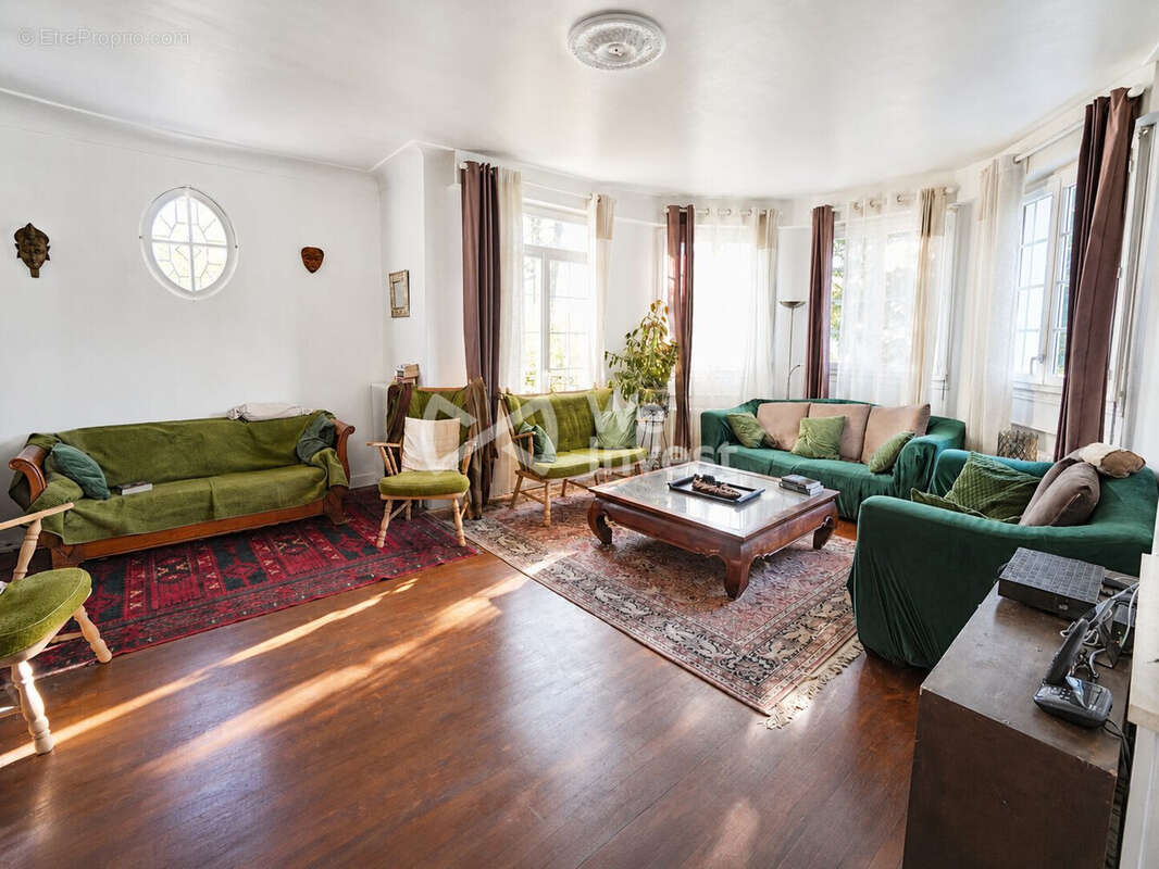 Maison 195 m² à Le Plessis-Trevise  - photo 4