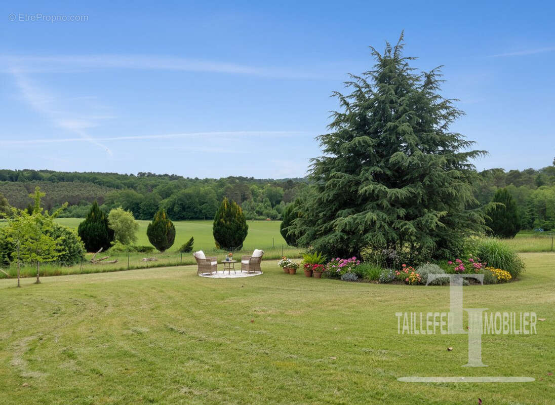 Maison 307 m² à Perigueux  - photo 2