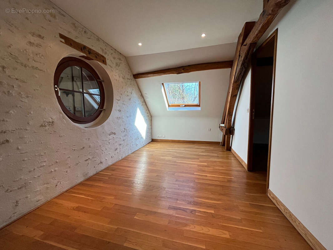 Maison à CHEVILLON-SUR-HUILLARD