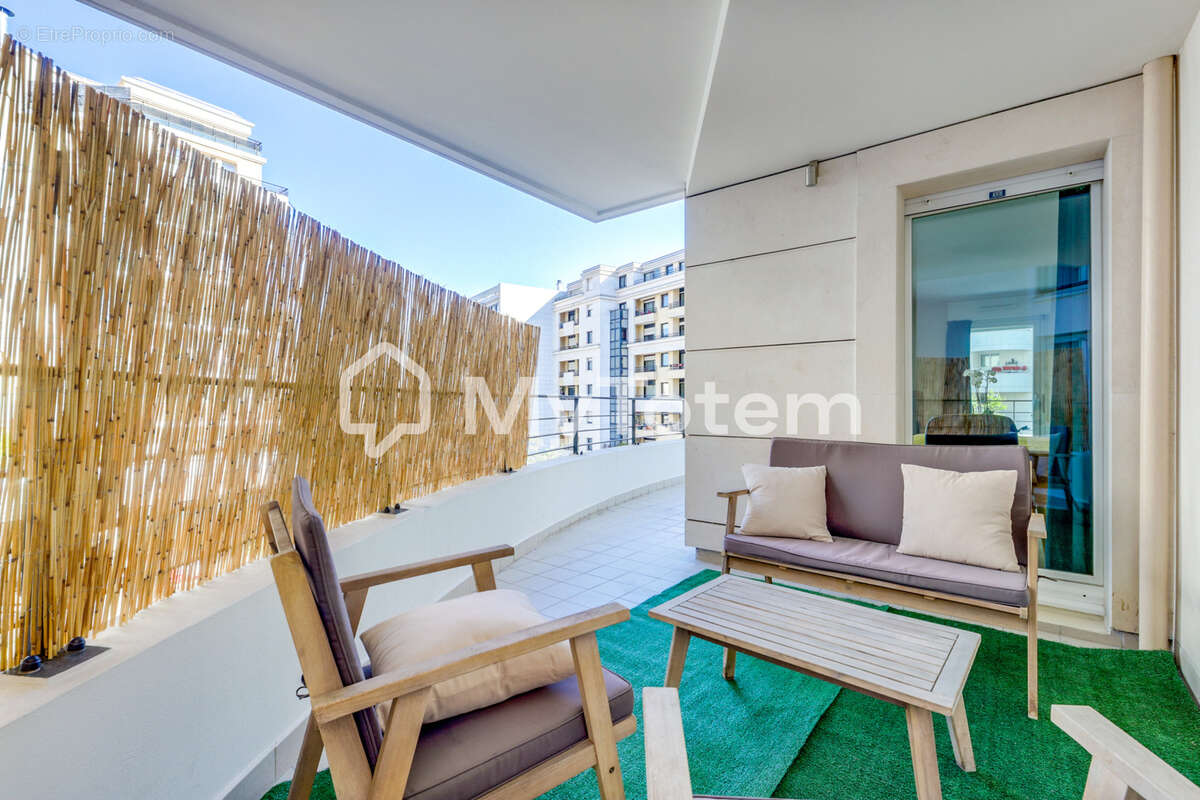 Appartement à COURBEVOIE