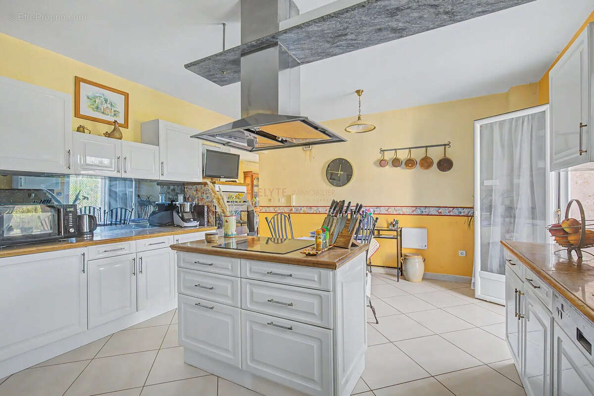Maison 207 m² à Pourrieres  - photo 9