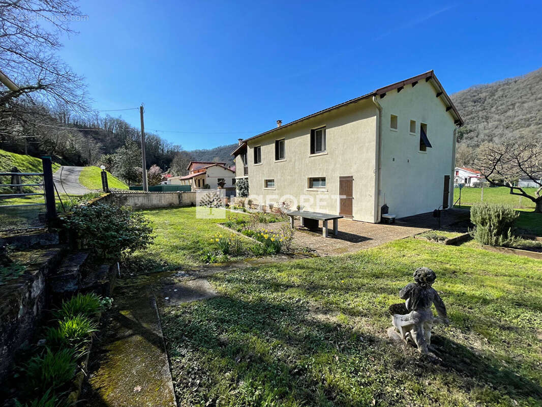 Maison à AMBIALET