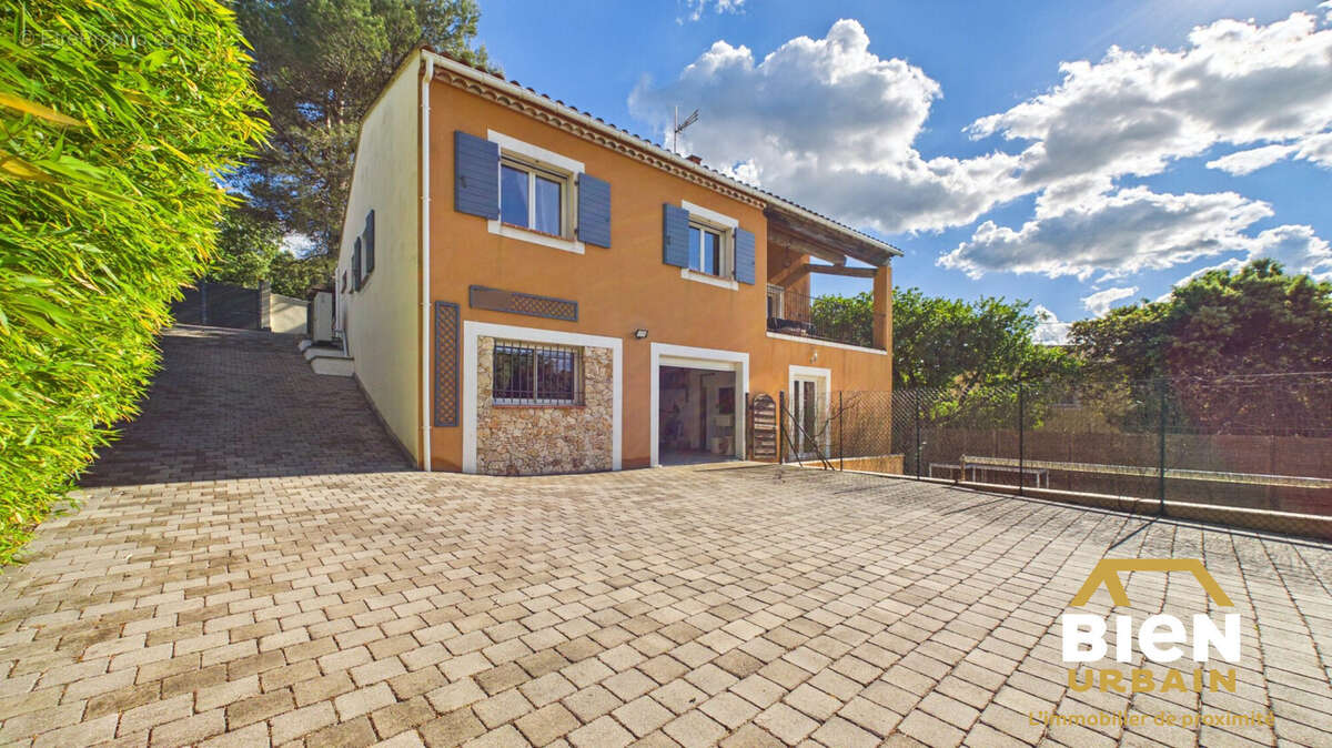 Maison 148 m² à Sainte-Anastasie  - photo 6