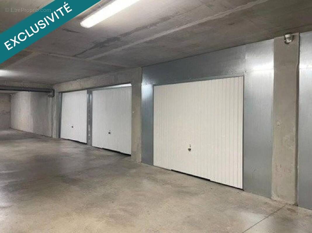 Photo 1 - Parking à VILLENEUVE-LES-AVIGNON