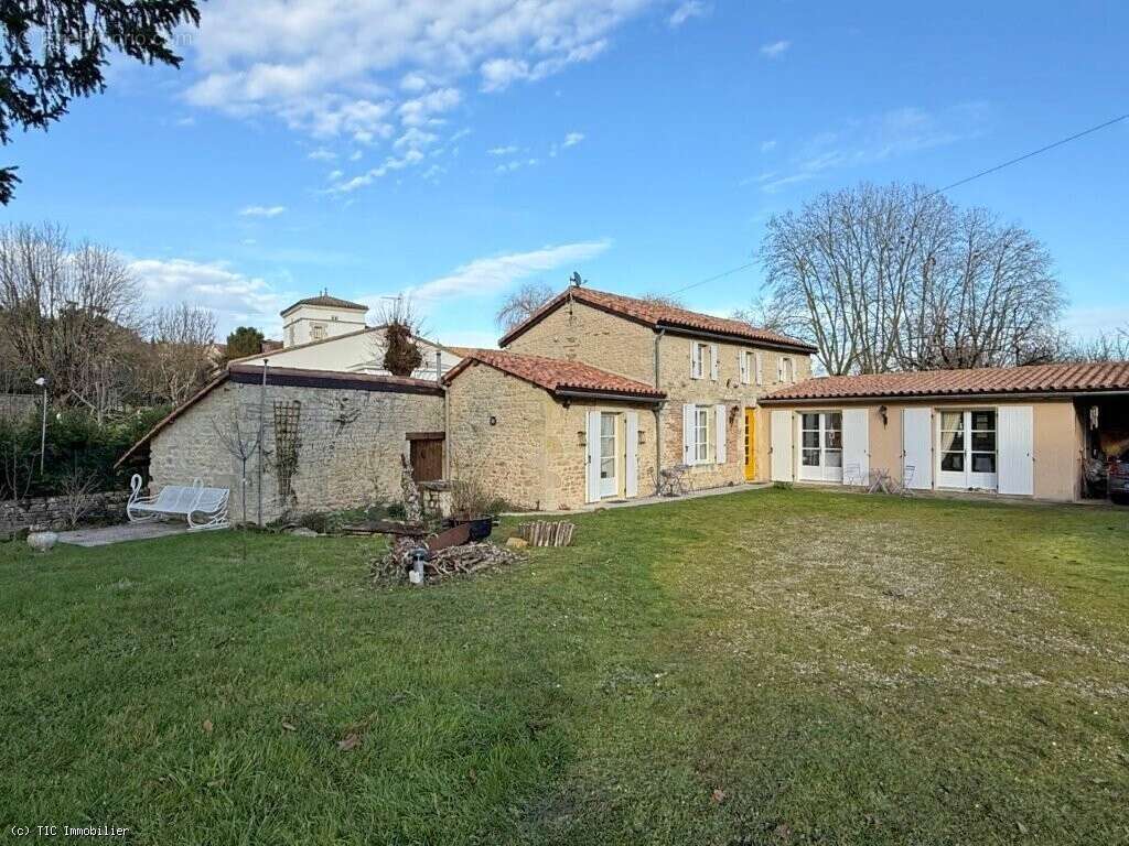 Maison à RUFFEC