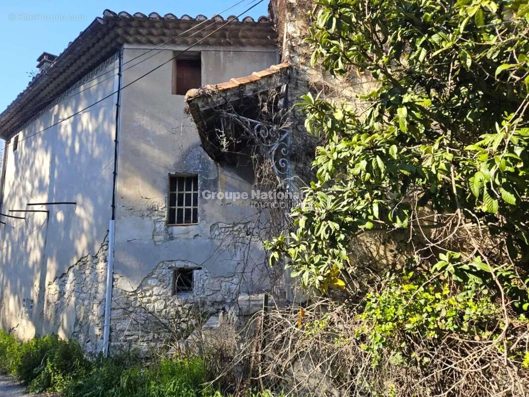 Appartement à PERNES-LES-FONTAINES