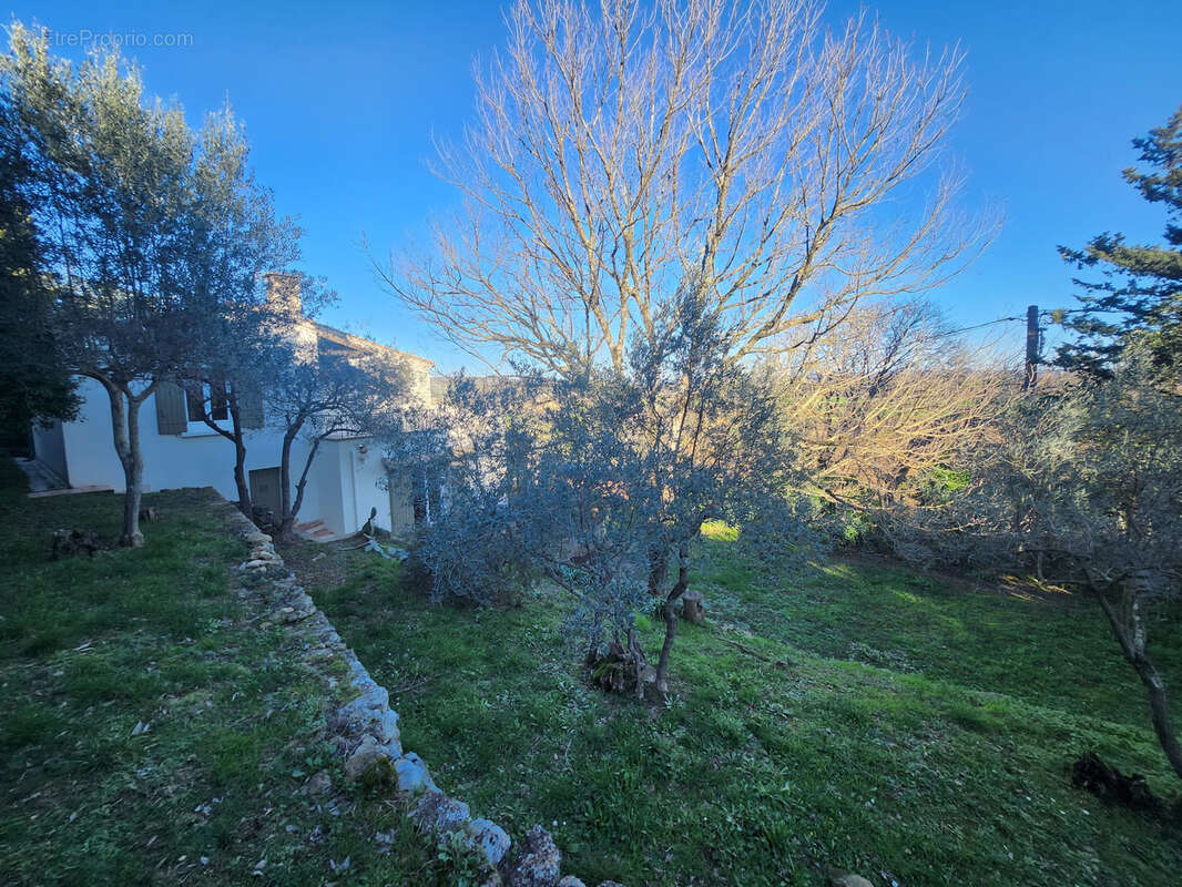 Maison à MONTAREN-ET-SAINT-MEDIERS