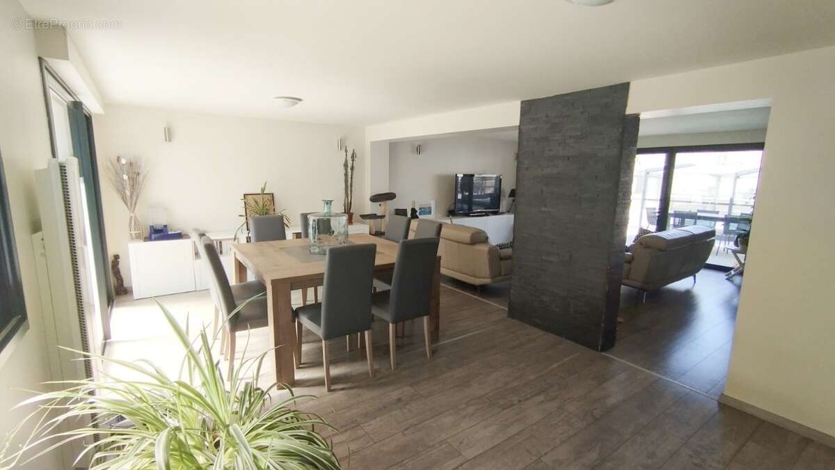 Maison à COUZE-ET-SAINT-FRONT