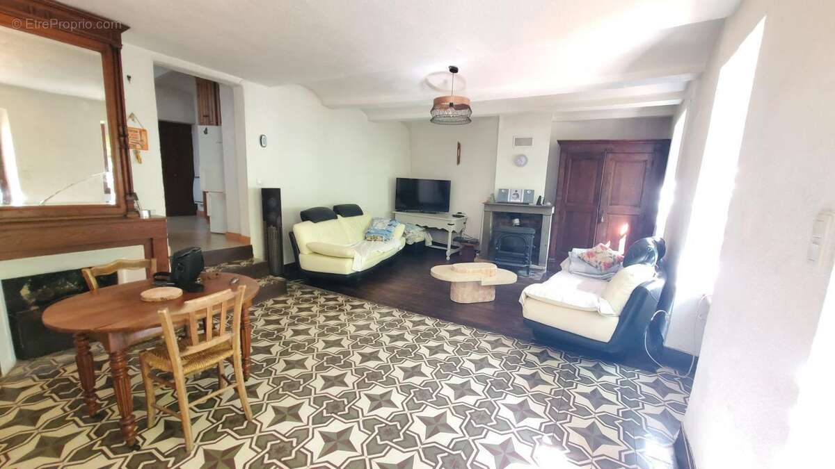 Maison à LABLACHERE
