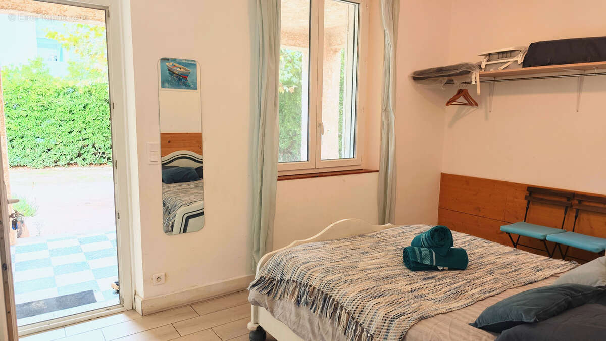 Villa rénovée divisée en 4 appartements à La Ciotat 50 m de la mer - photo 50
