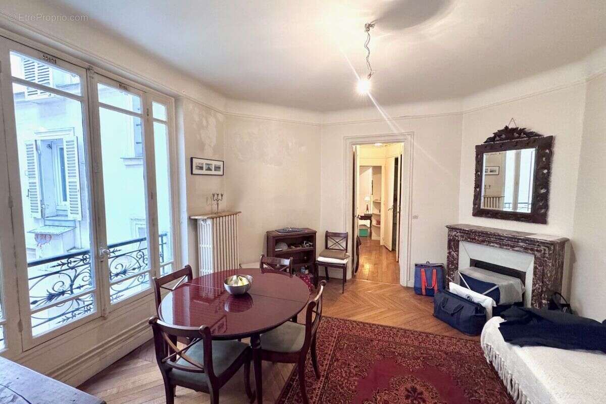 Appartement à PARIS-14E