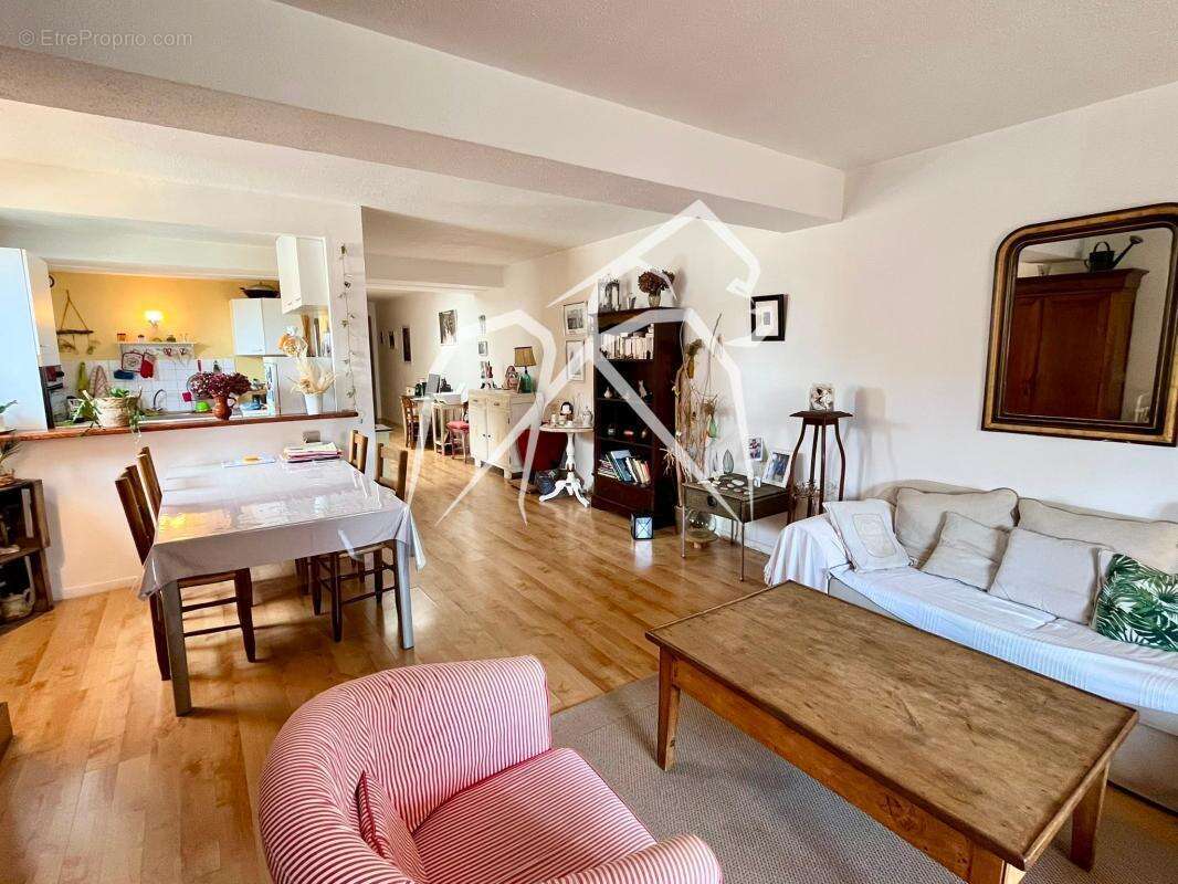 Appartement duplex  4 pièces  115 m²  En rez-de-jardin avec place de stationnement  Secteur Ernest Renan  76800 St Etienne du Ro - photo 5