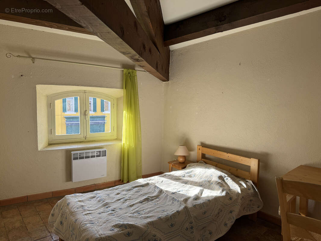 Maison à LA ROQUE-D&#039;ANTHERON