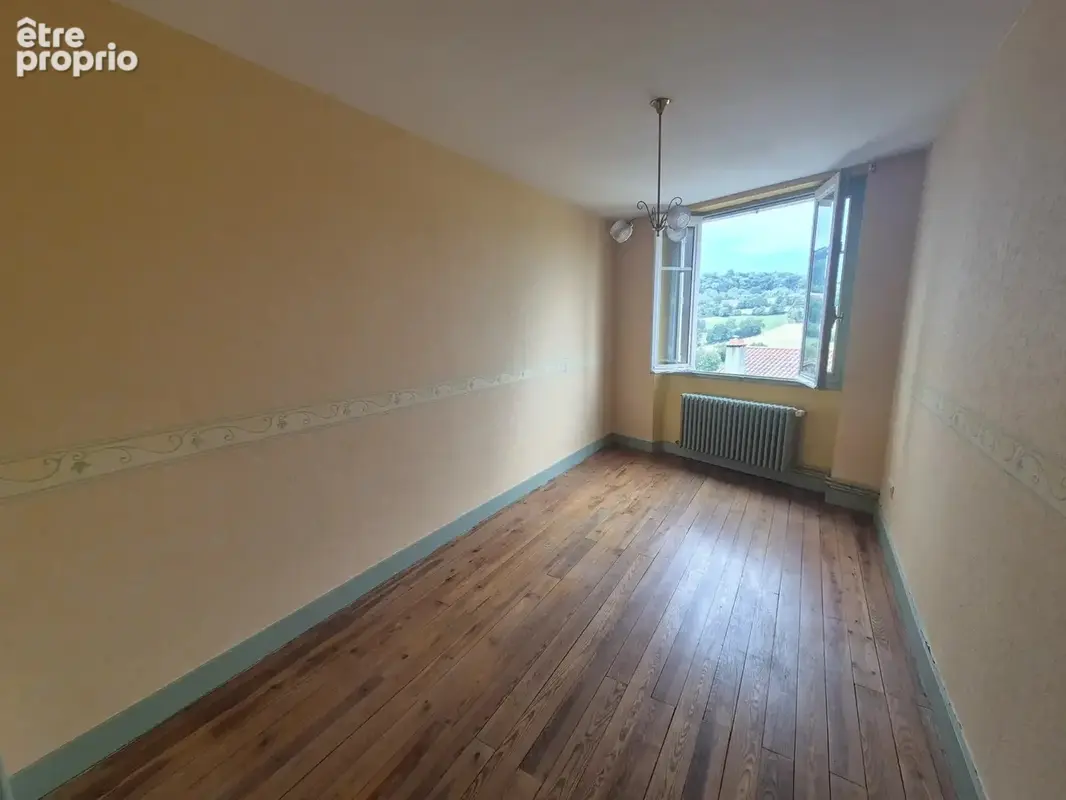 Polignac,maison de bourg sur 2 niveaux avec ascenceur - photo 4