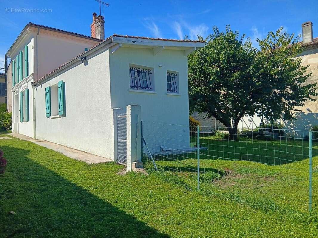 Photo 2 - Maison à SAINT-ESTEPHE