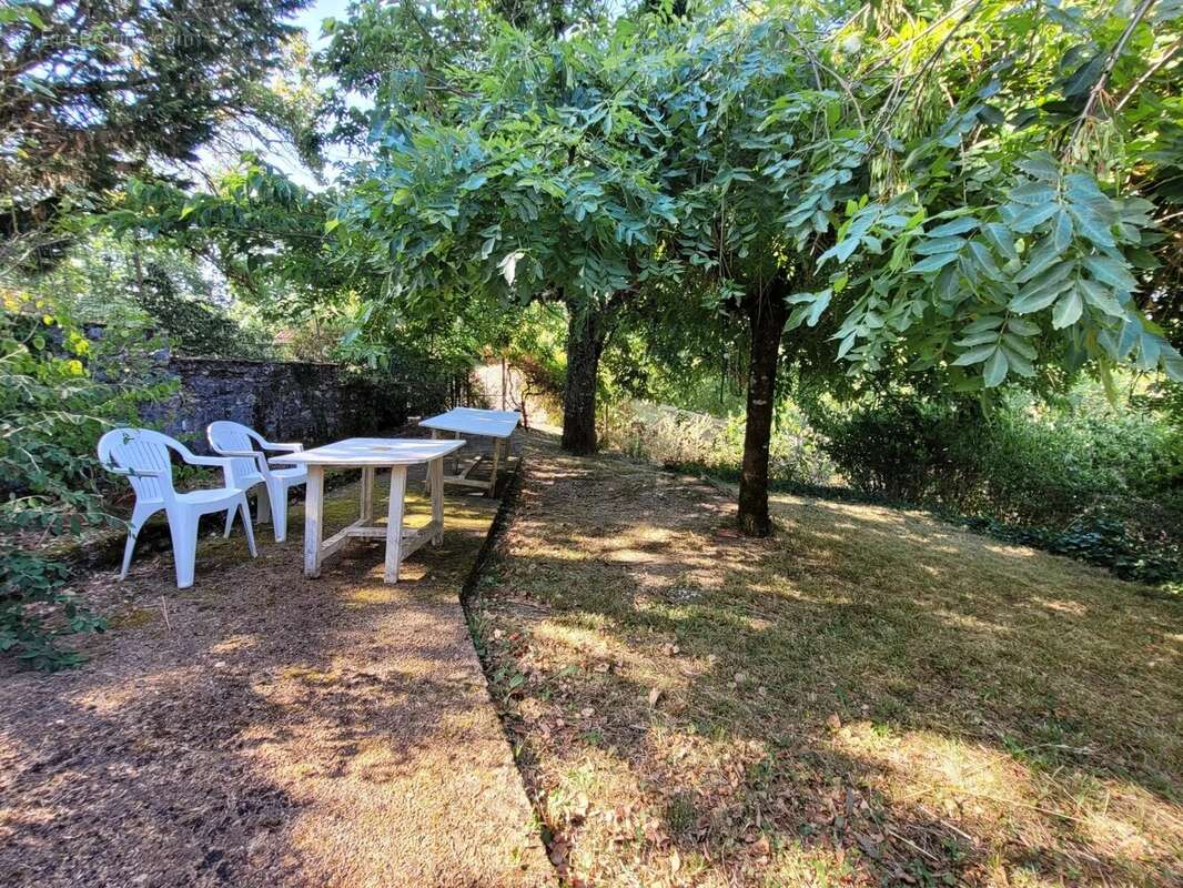 Charmante maison de campagne familiale sur un terrain de plus de 6000 m², à 10 minutes de Cahors. - photo 15