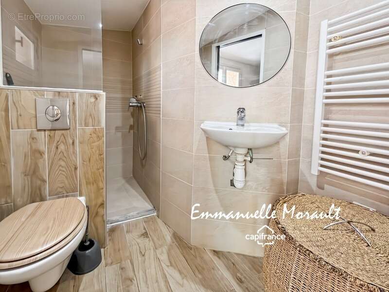 Appartement à BAGNOLS-EN-FORET