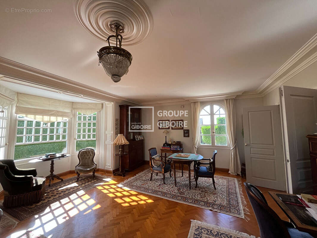 A vendre - agence giboire - demeure d'exception aux portes de rennes de plus de 227m² sur un parc arbore de 2355 m² - photo 5