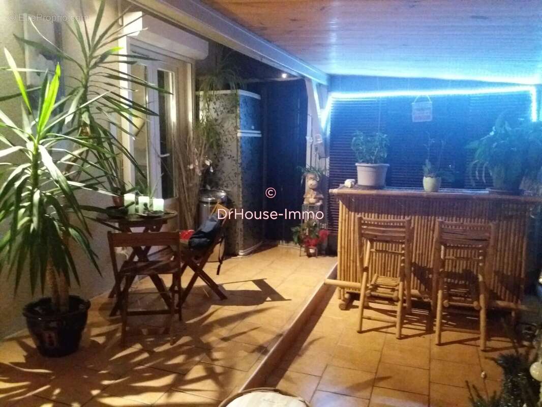 Maison à COURS-DE-PILE