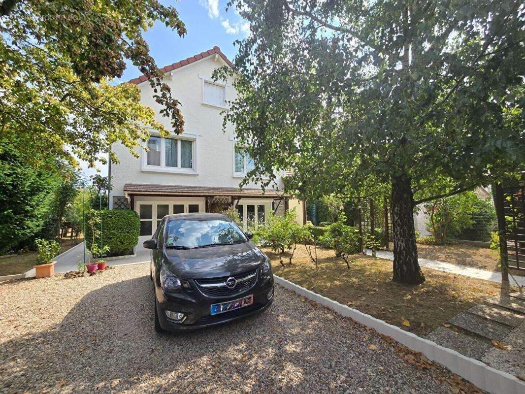 Maison individuelle avec 4 chambres, véranda et magnifique jardin - 175 M2 utiles - photo 2