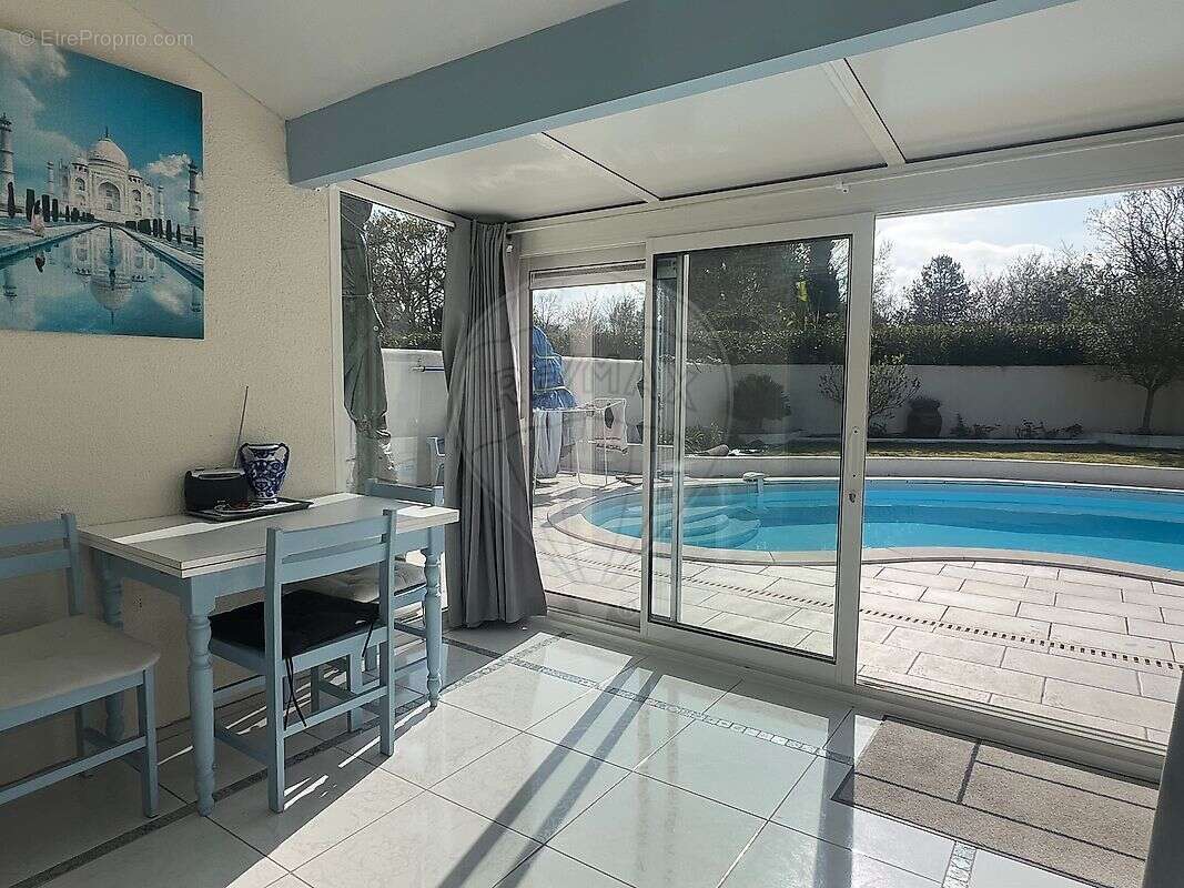 Maison à CHAILLEVETTE