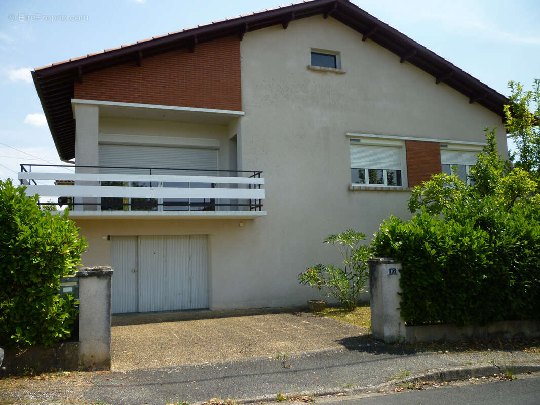 Grande maison en pierre de 170 m2   Deux appartements indépendants   Idéale pour famille recomposée ou projet - photo 3