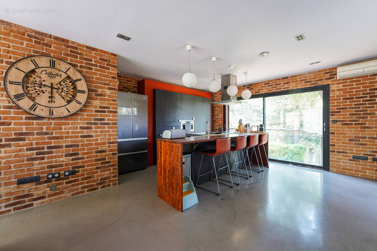 Appartement à CHATEAUNEUF-LE-ROUGE
