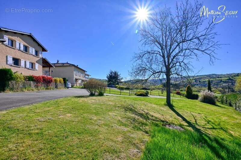 Appartement à COURZIEU