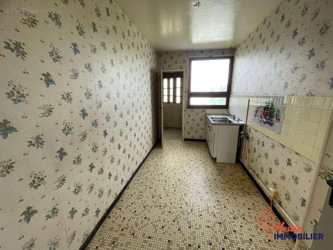 T3/4 de 66 m² avec garage box -- 4ème étage, vue dégagée - photo 6