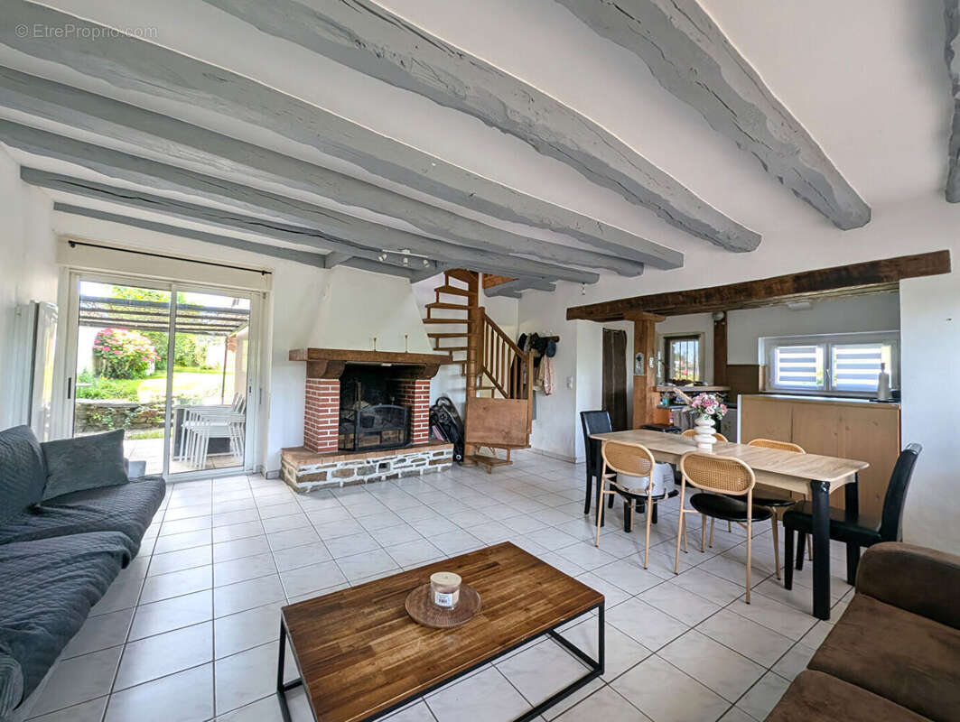 Maison à BAGUER-MORVAN