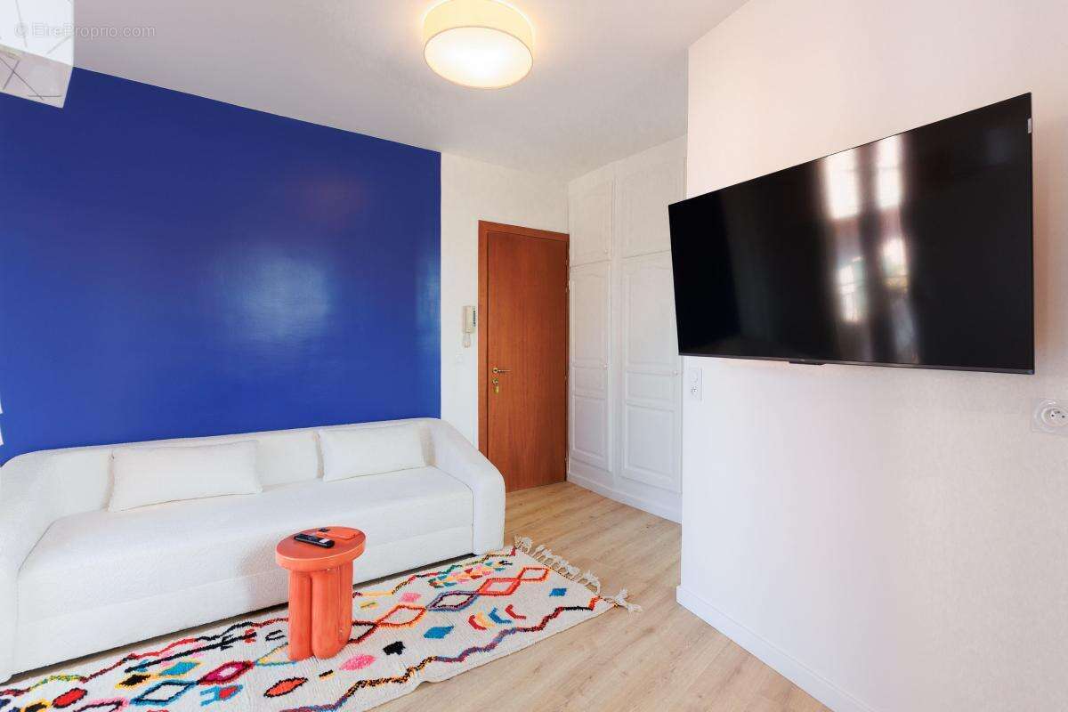 Appartement 2P, 30 m², balcon vue mer – Le Suquet Cannes, dernier étage  - photo 3