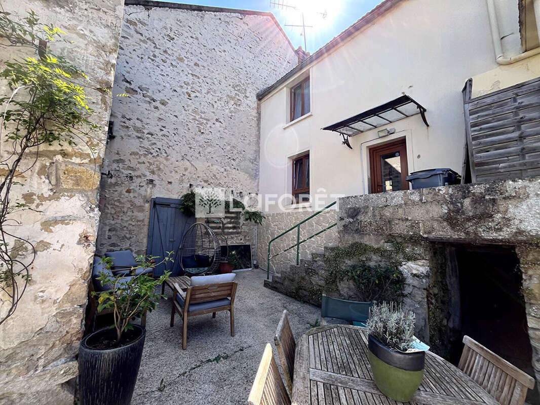 Maison à OINVILLE-SUR-MONTCIENT