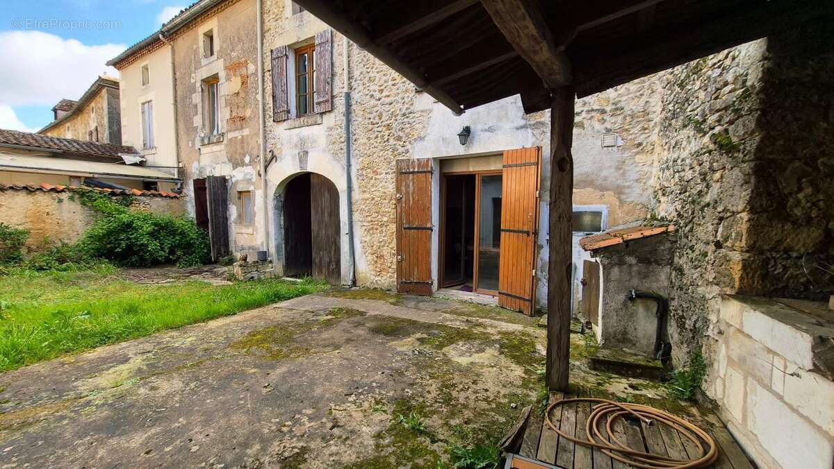 Maison à SAINT-MAIME-DE-PEREYROL
