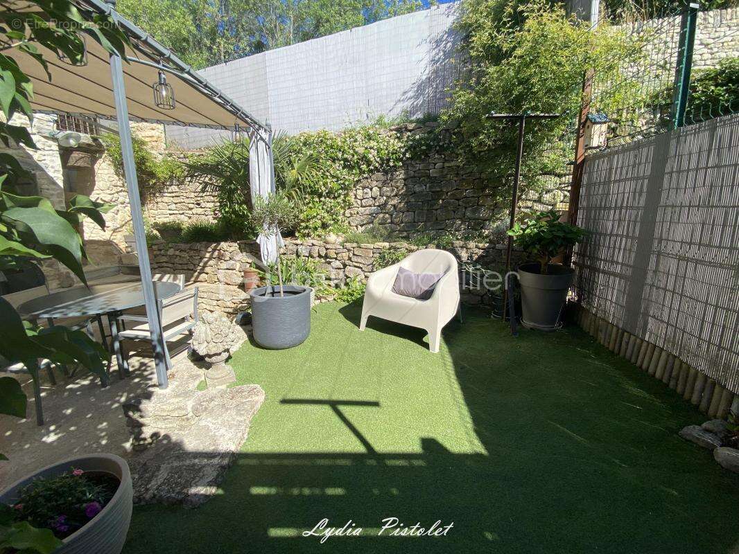 NOUVEAUTÉ - SAIGNON (84) - Authentique maison de village avec extérieur - photo 10