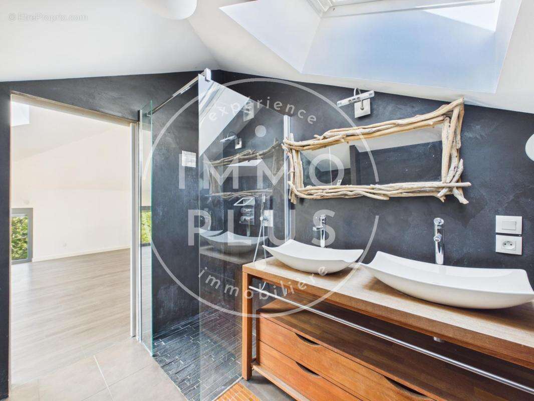 Vente - Maison - 5 pièces + cuisine - 152 m² - 927 000 € - - photo 7