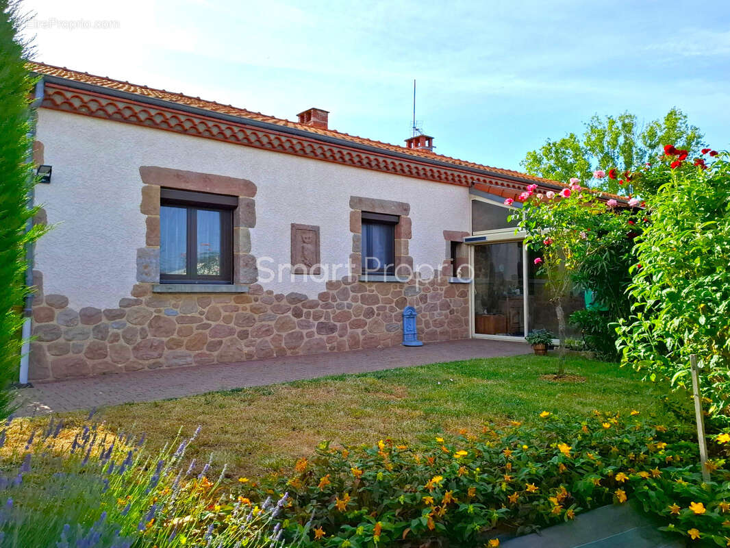 Arvant - Maison de plain pied - 115m2 - 3 chambres - 4500m2 de parcelles construtibles - photo 2