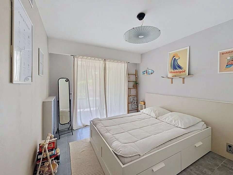 Appartement à SAINT-LAURENT-DU-VAR