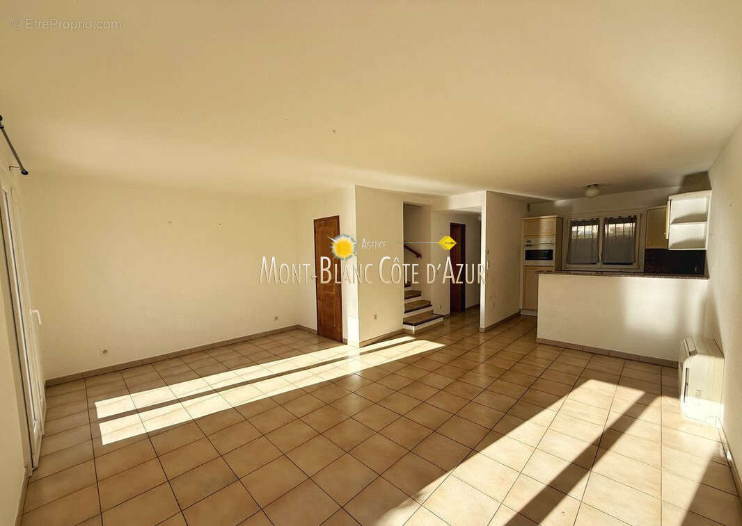 Jolie maison 4 pièces avec jardinet et garage - photo 3