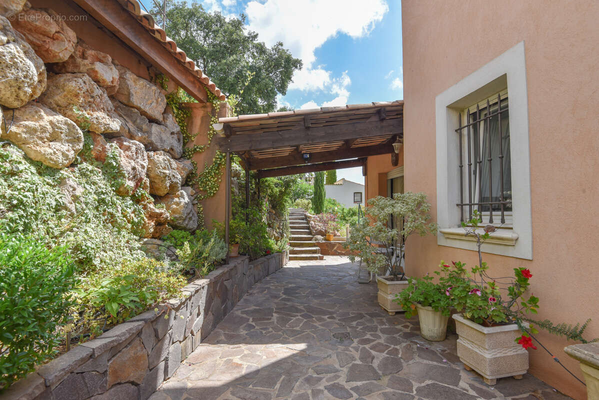 Maison à LES ADRETS-DE-L'ESTEREL