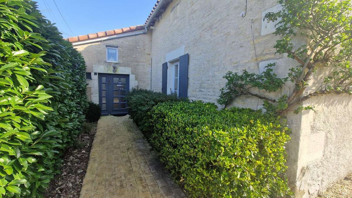 Maison 199 m² à Saint-Martin-De-Bernegoue  - photo 5