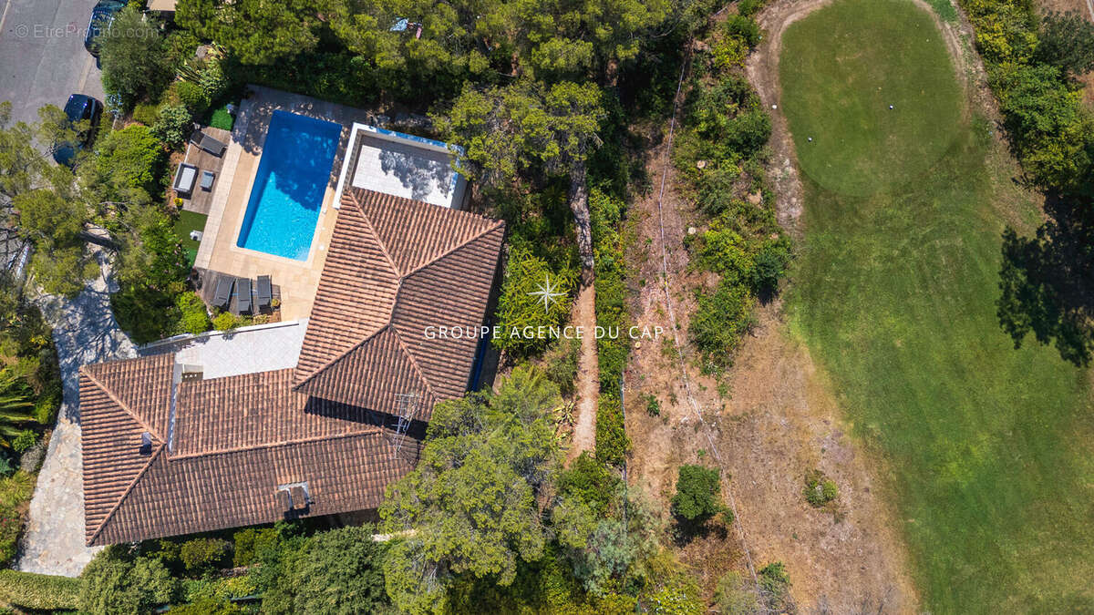 Coeur des golfs Villa 6 pièces avec vue dégagée, piscine et garage - photo 3