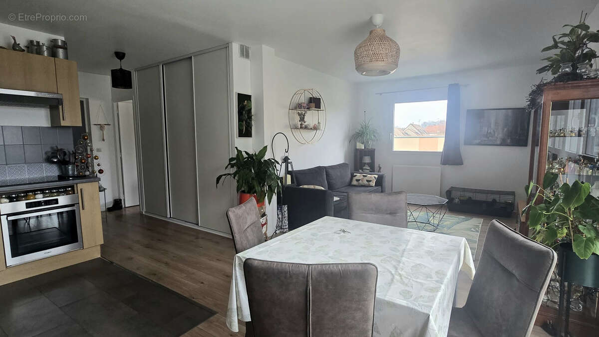 Appartement à BONNELLES