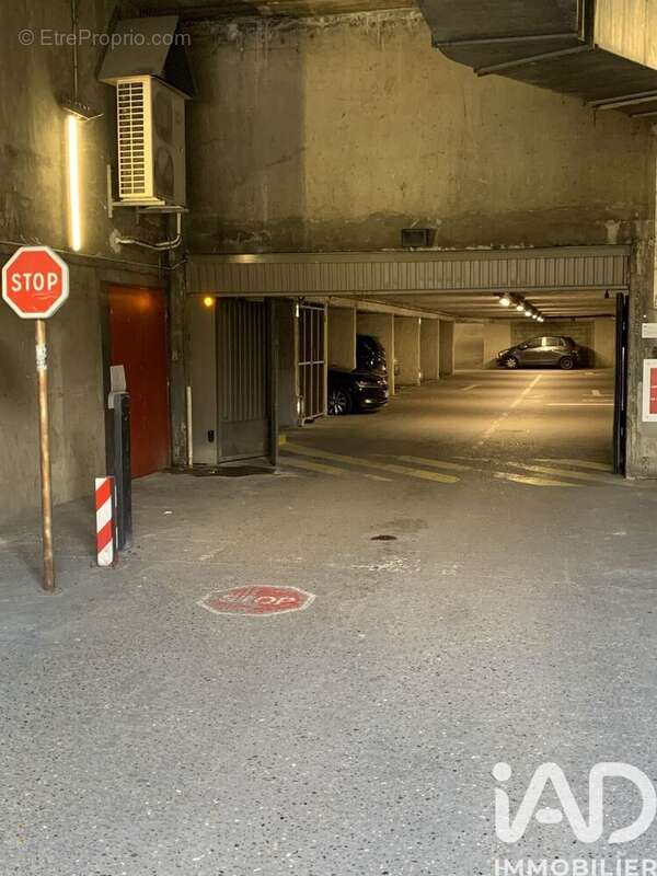 Photo 3 - Parking à PARIS-20E