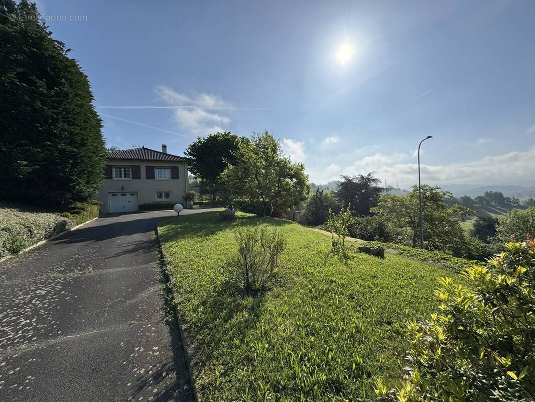Maison à LA TOUR-EN-JAREZ