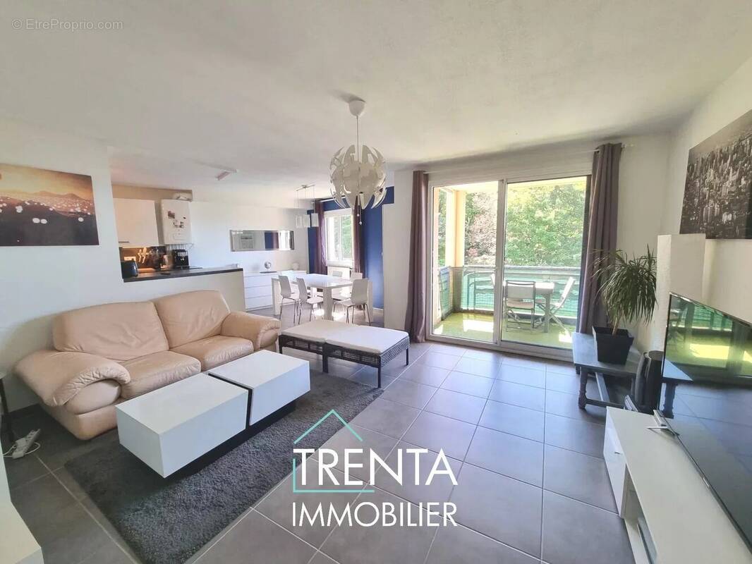 Appartement à CORENC