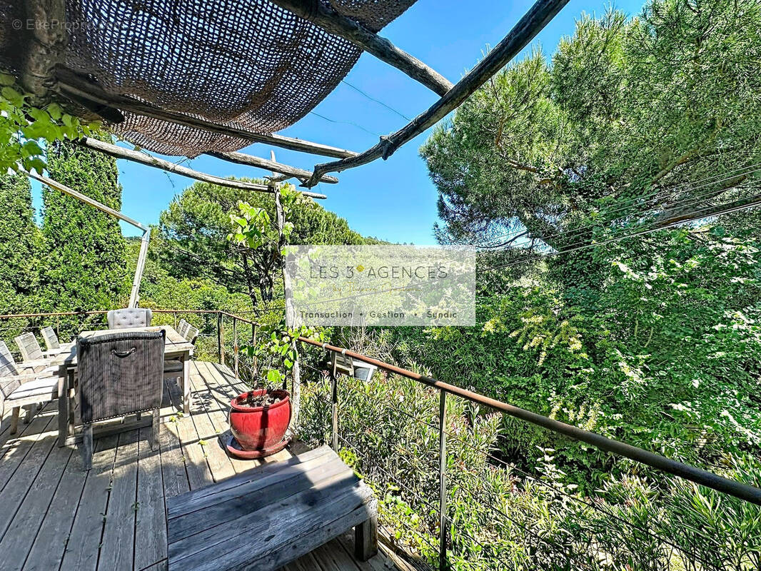 Maison à LA GARDE-FREINET